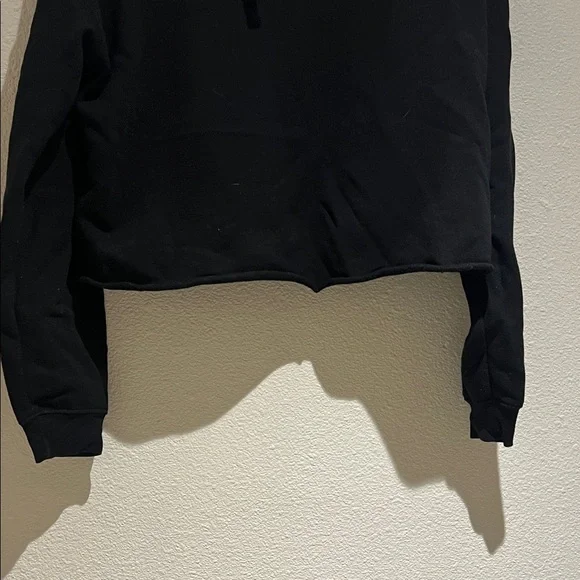 Fleo Black Cropped Hoodie - Picture 5 of 8